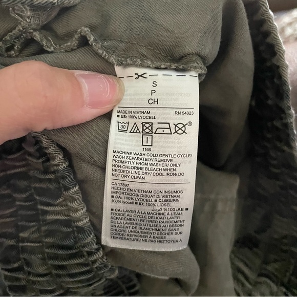 Old Navy Green Leaf Soft Tencel Olive Leaf Printed Pull On Pants - Picture 7 of 10